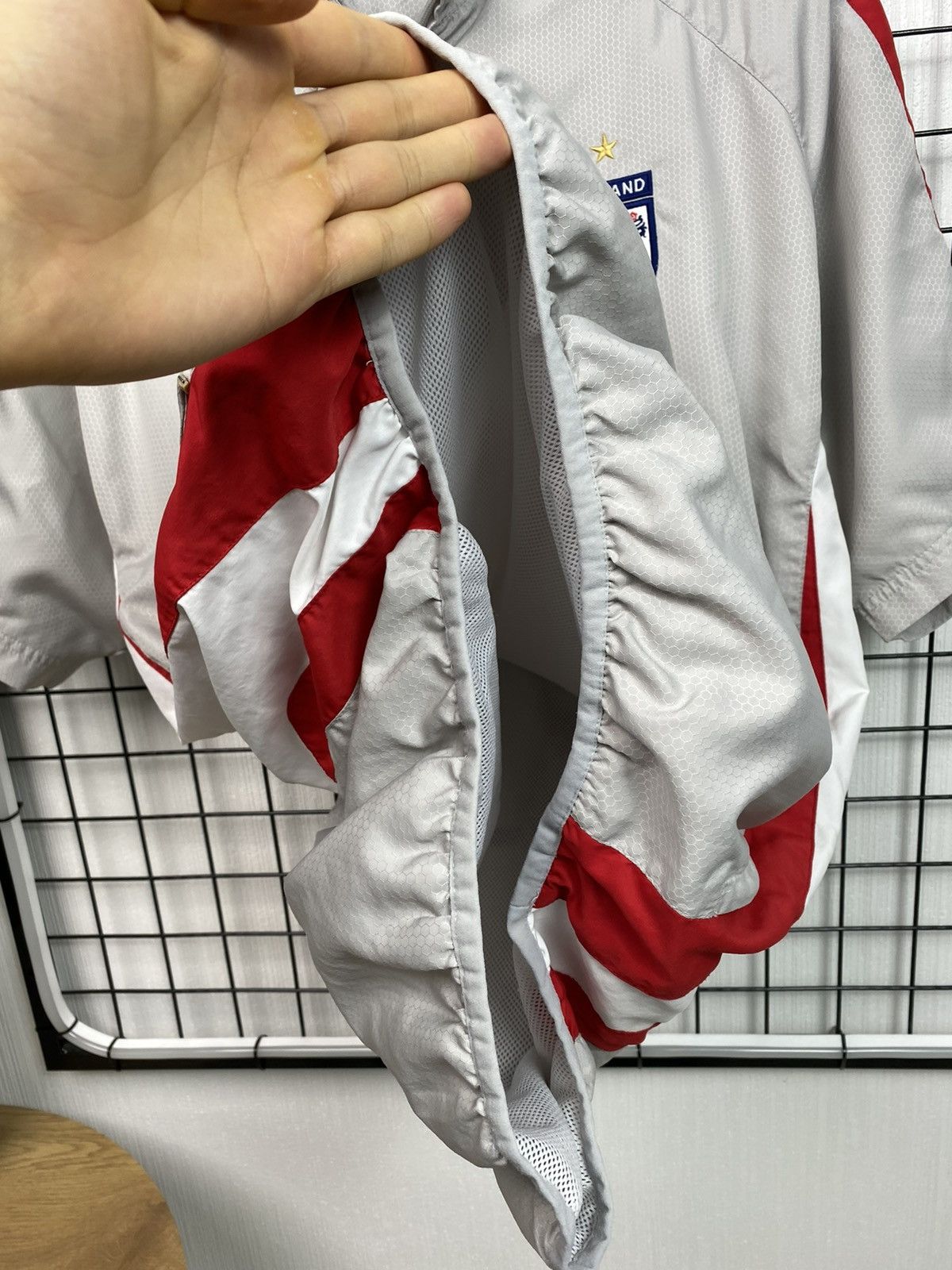 Umbro England Umbro soccer team training jersey L size football Size US L / EU 52-54 / 3 - 8 Thumbnail