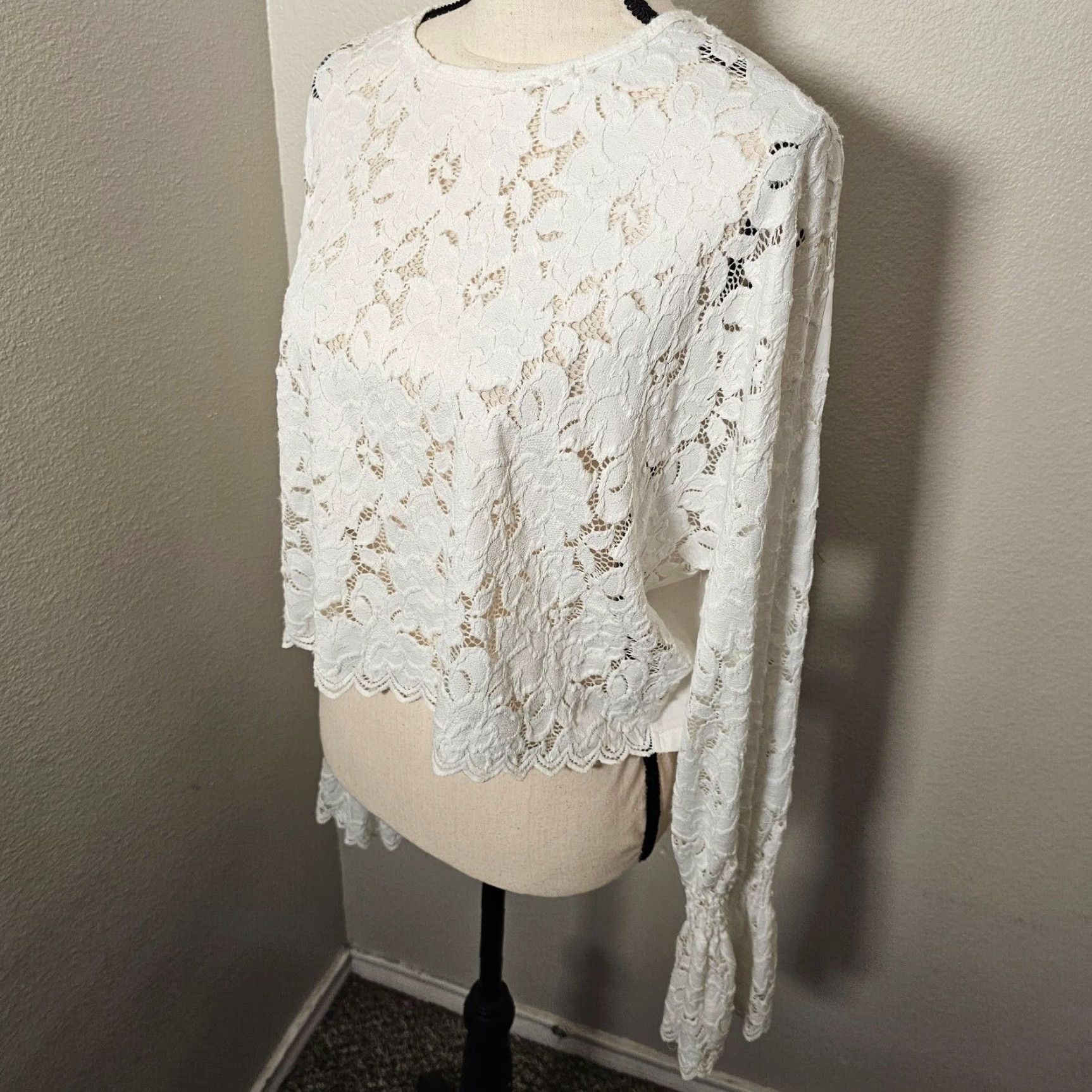 Zara Zara Trafaluc Blouse L Ivory Lace Bell Sleeve Round Neck Short Sleeve Sheer Crochet Accent Women's Regular Sizes Size L / US 10 / IT 46 - 2 Thumbnail