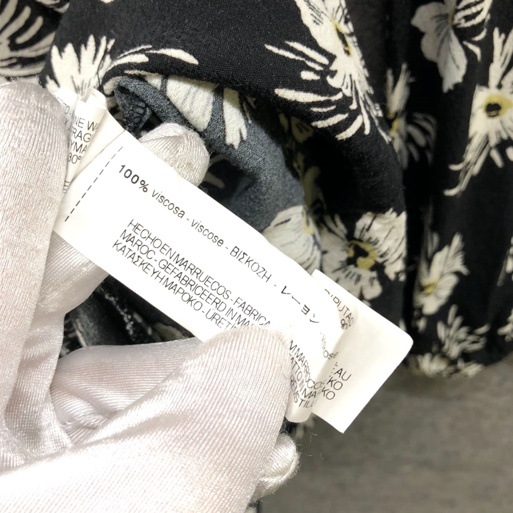 Zara Zara Romper Womens XS Black Floral Daisy V-Neck Pockets Long Sleeve Rayon Size XS / US 0-2 / IT 36-38 - 6 Thumbnail