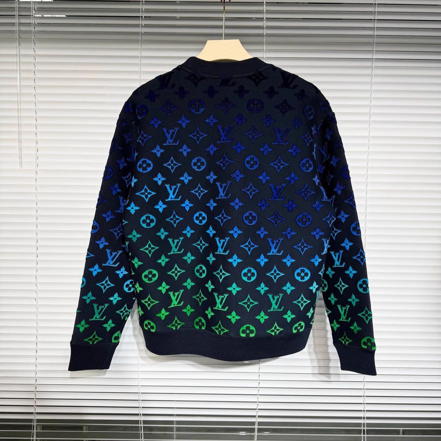 Louis Vuitton LV M blue green gradient monogram flocked sweatshirt Size US M / EU 48-50 / 2 - 2 Thumbnail