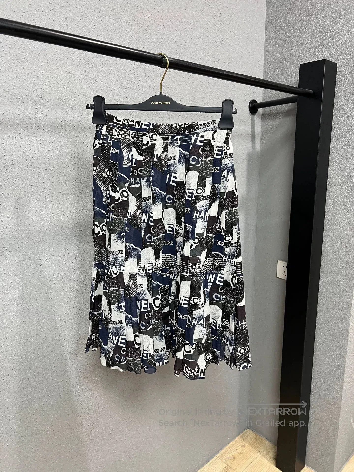 Chanel chanel black and white graffiti knit skirt. Size 37" - 1 Thumbnail