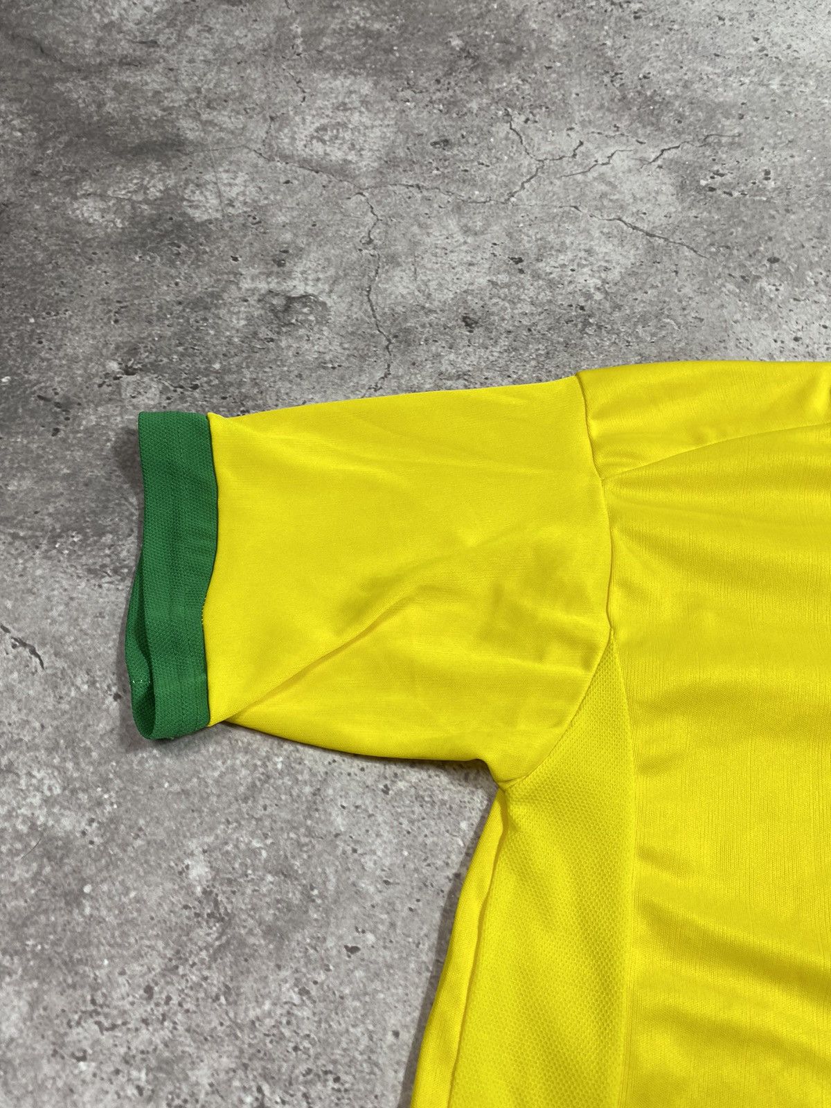 Vintage Vintage KAKA BRASIL #8 jersey Size US L / EU 52-54 / 3 - 5 Thumbnail