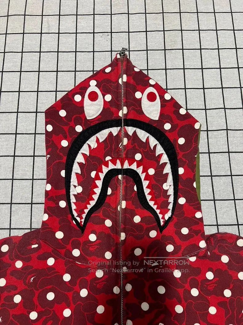 Bape BAPE Red Camo Shark Jacket L. Size US L / EU 52-54 / 3 - 3 Thumbnail