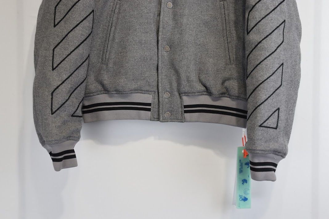 Off-White o1rshd1 Charcoal Logo Print Bomber Jacket in Grey Size US S / EU 44-46 / 1 - 5 Thumbnail