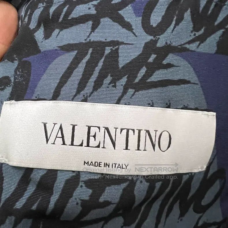 Valentino Valentino The character graffiti logo is full of printed d Size US M / EU 48-50 / 2 - 3 Thumbnail