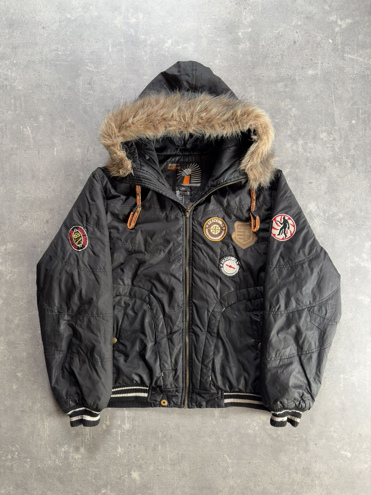 Akademiks Akademiks Faux Fur Hooded Baggy Patches Bomber Jacket L Size US L / EU 52-54 / 3 - 1 Thumbnail