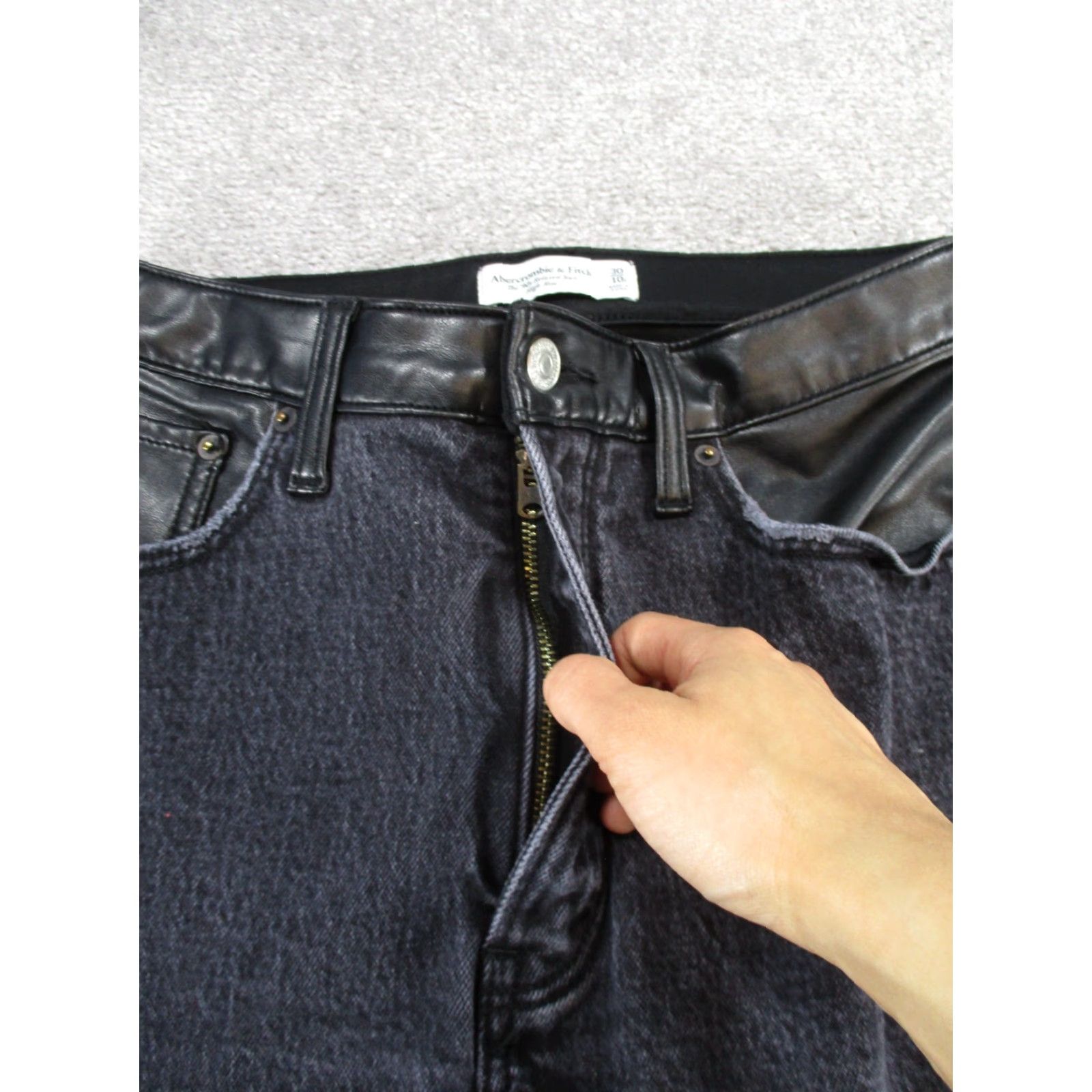 Abercrombie & Fitch VINTAGE Abercrombie & Fitch Jeans Womens 10P Short 90s Relaxed Curvy Faded Black Denim Size 32" / US 10 / IT 46 - 3 Thumbnail