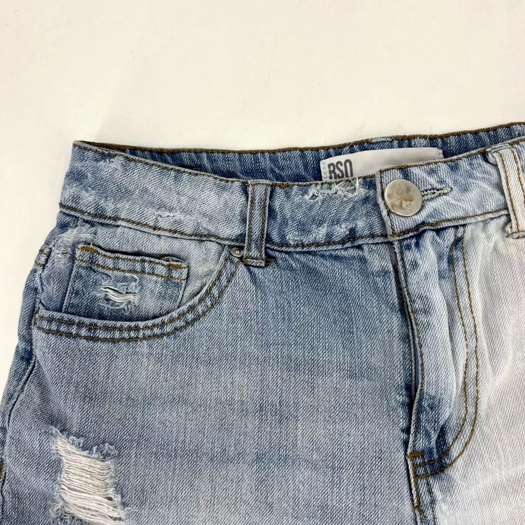 Rsq RSQ Denim Shorts Women's 3 Blue Midi Light Wash Distressed Cuffed Size 26" / US 2 / IT 38 - 4 Thumbnail