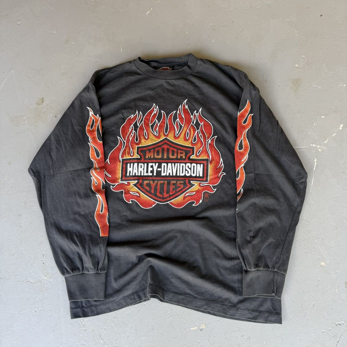 Harley davidson faded black long sleeve flame sleeve hits
