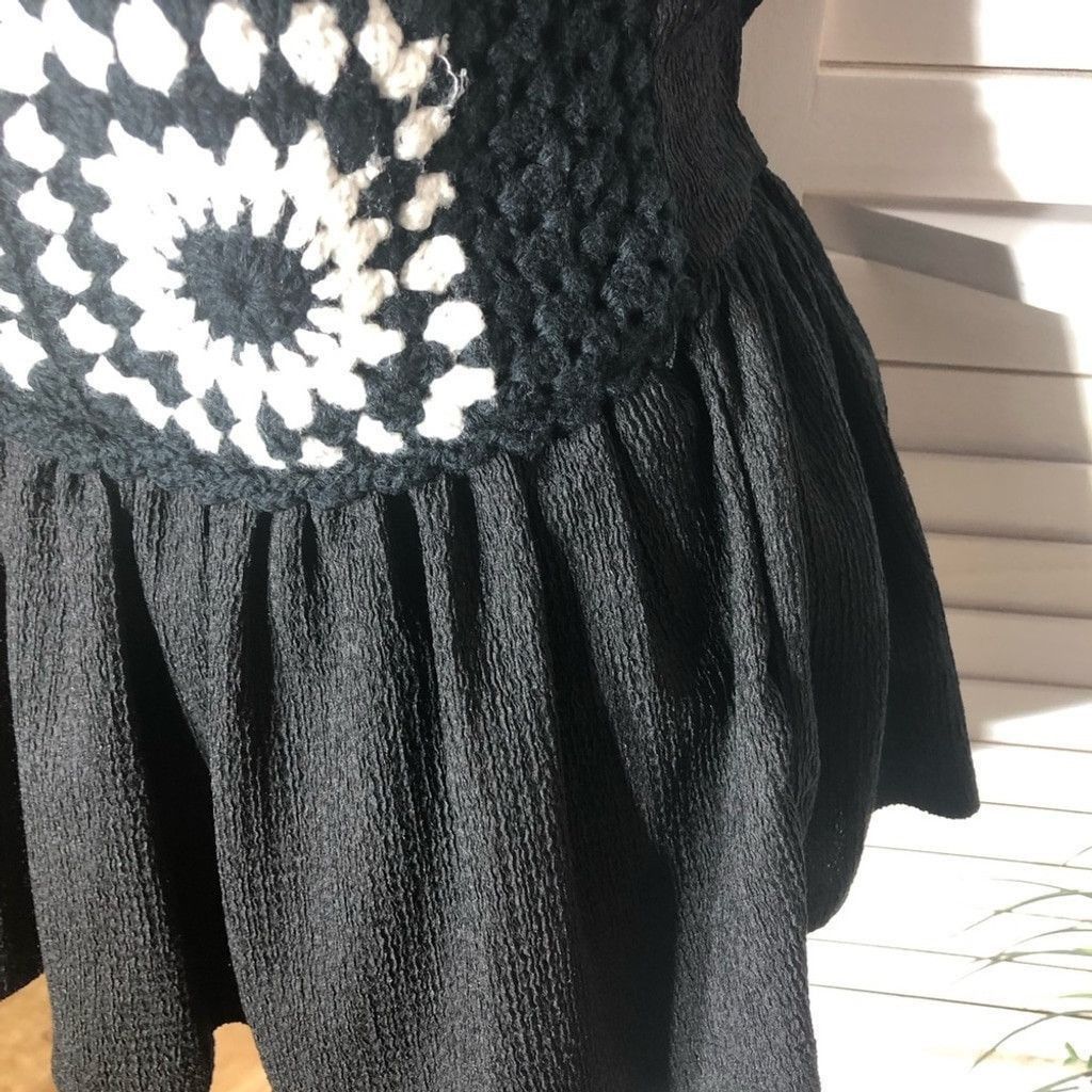Vintage Peplum Top Crochet Boho Sleeveless Stretch Black/White S/M Size S / US 4 / IT 40 - 9 Thumbnail