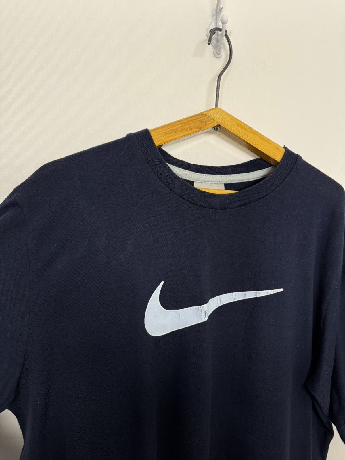 Nike Vintage Nike Center Swoosh T Shirt Tee Big Logo Spellout Y2K Size US L / EU 52-54 / 3 - 8 Thumbnail