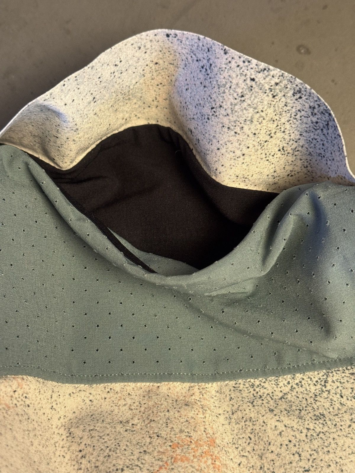 Lululemon 6 in. Surge Lined Running Shorts in Spray Camo, Silver, Blue Size US 32 / EU 48 - 7 Thumbnail