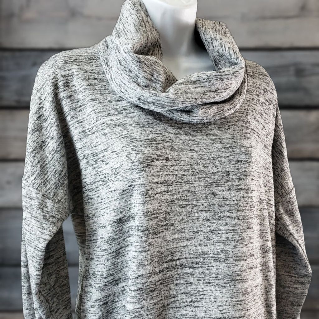 Athleta Athleta Womens Batwing & Robin Cowl Neck Sweatshirt Sz Small Gray Long Sleeve Size S / US 4 / IT 40 - 1 Thumbnail