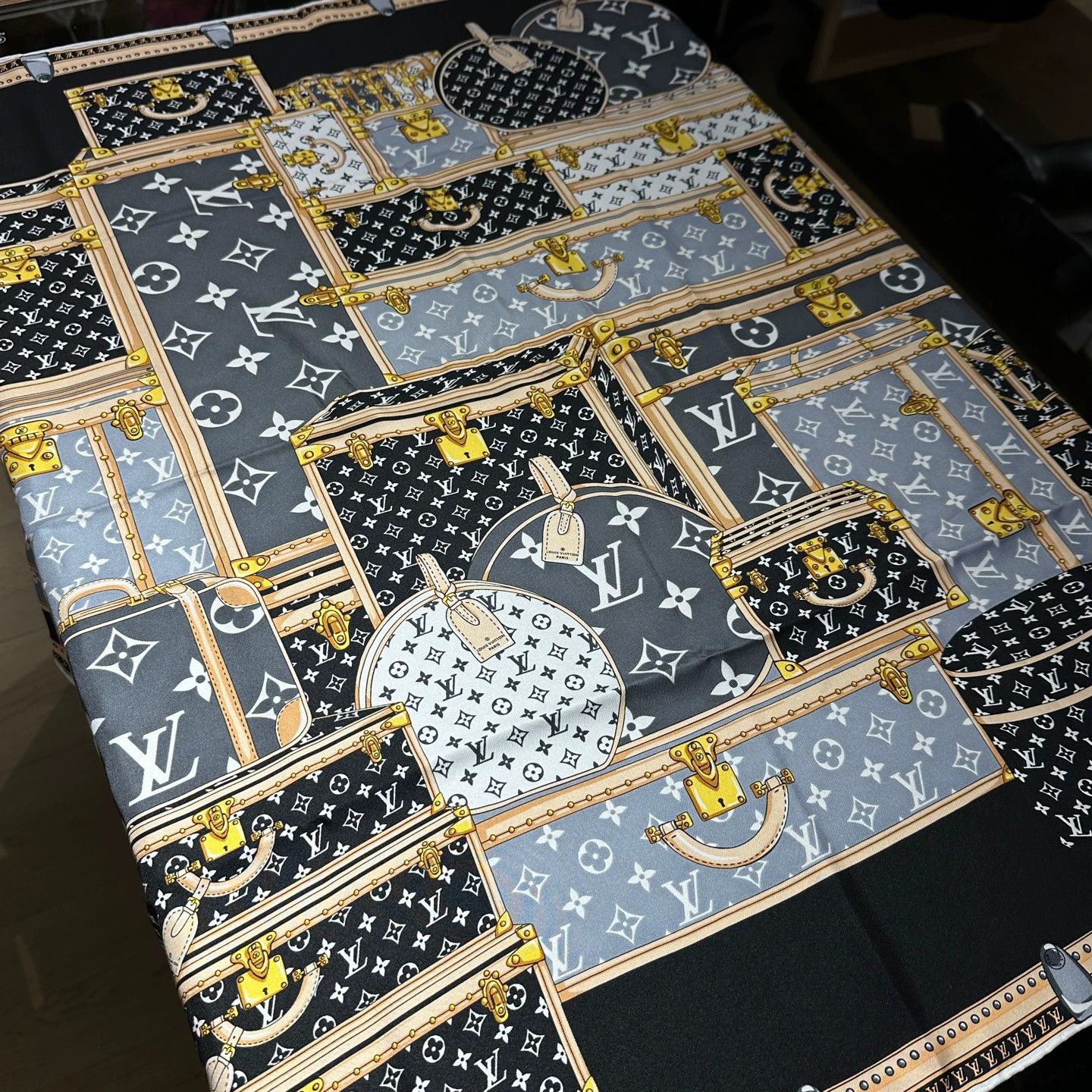 Louis Vuitton Louis Vuitton Monogram Silk Scarf 90x90cm may310 Size ONE SIZE - 3 Thumbnail