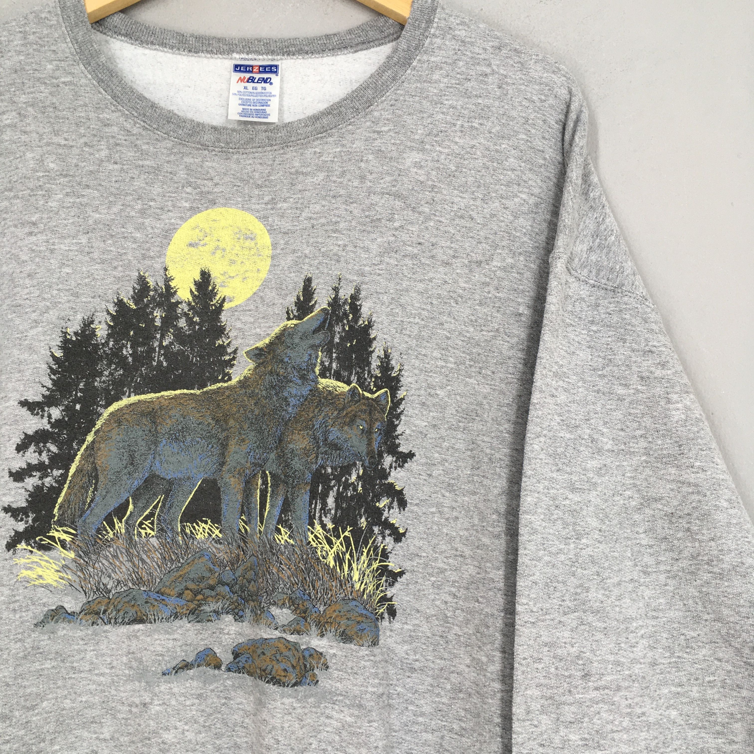 Vintage Y2K Lone Wolf Wildlife Gray Sweatshirt XLarge Menswear