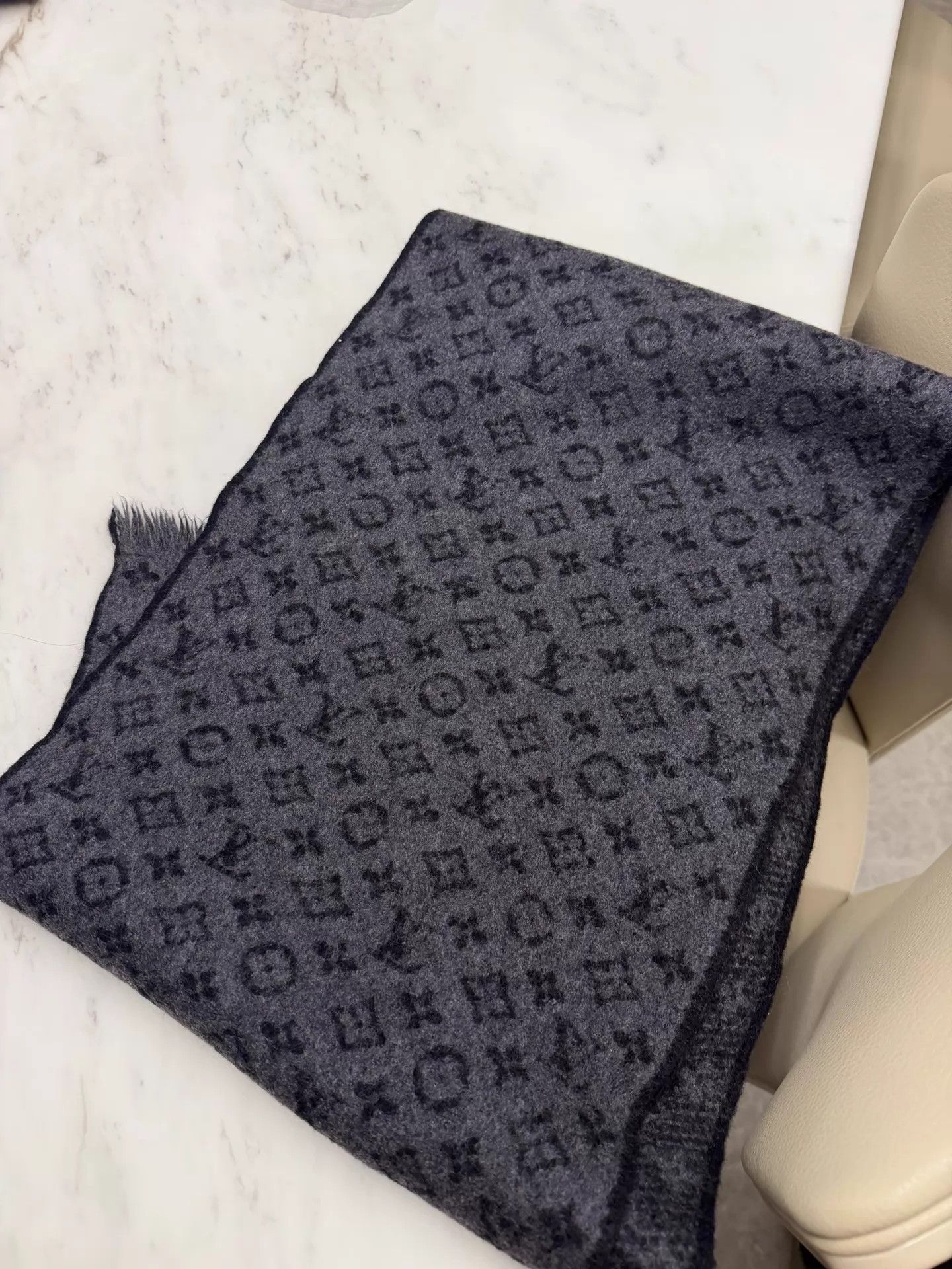 Louis Vuitton Louis Vuitton All Over Print Black Authentic Scarf Size ONE SIZE - 4 Thumbnail