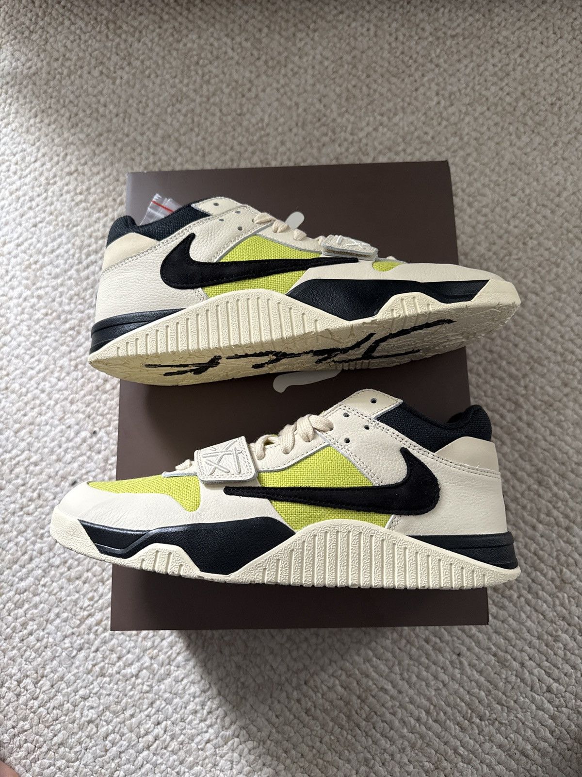 Nike Travis Scott Bright Cactus Size US 10.5 / EU 43-44 - 2 Thumbnail