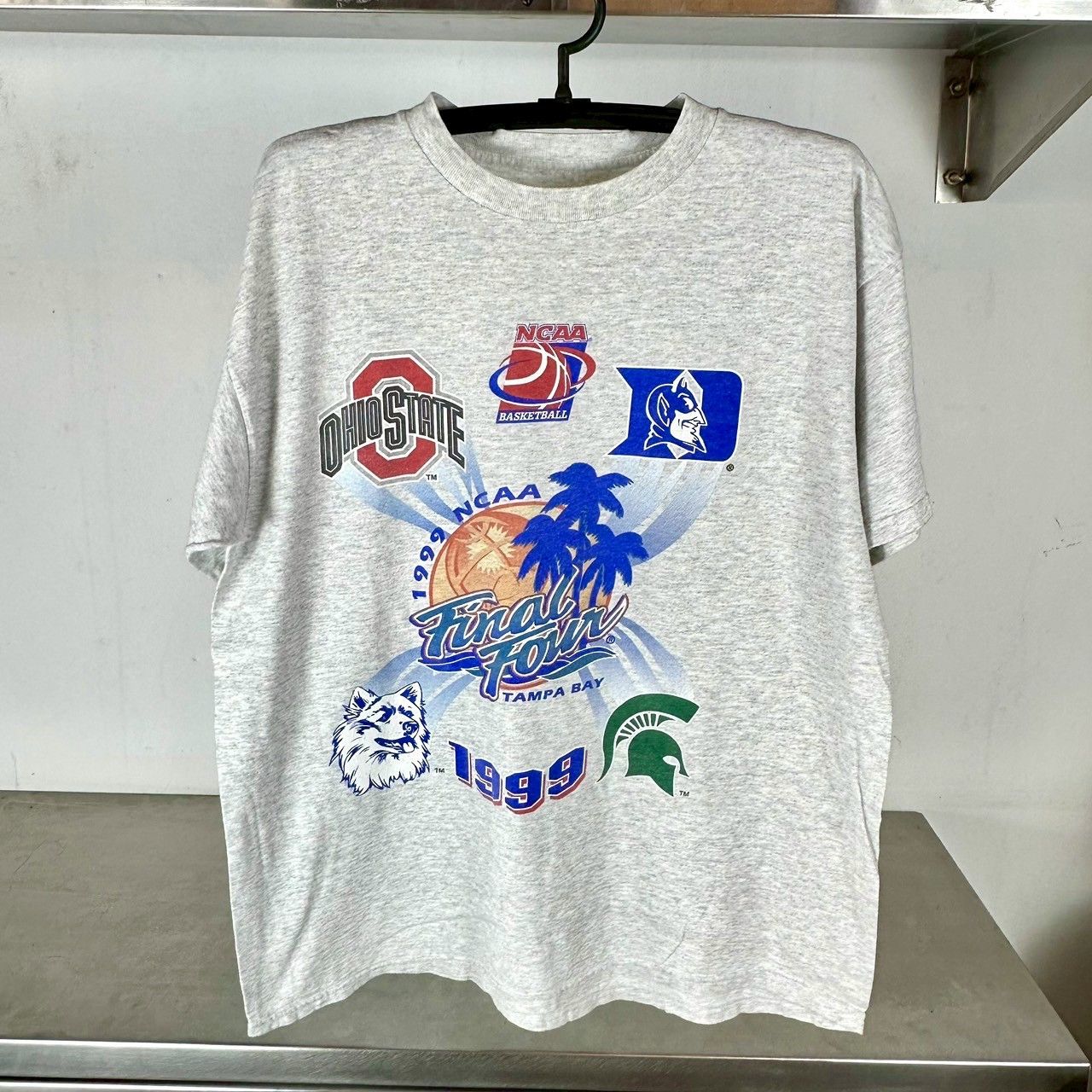 Vintage Vintage 1999 NCAA Basketball Final Four T-shirt Size US XL / EU 56 / 4 - 1 Thumbnail
