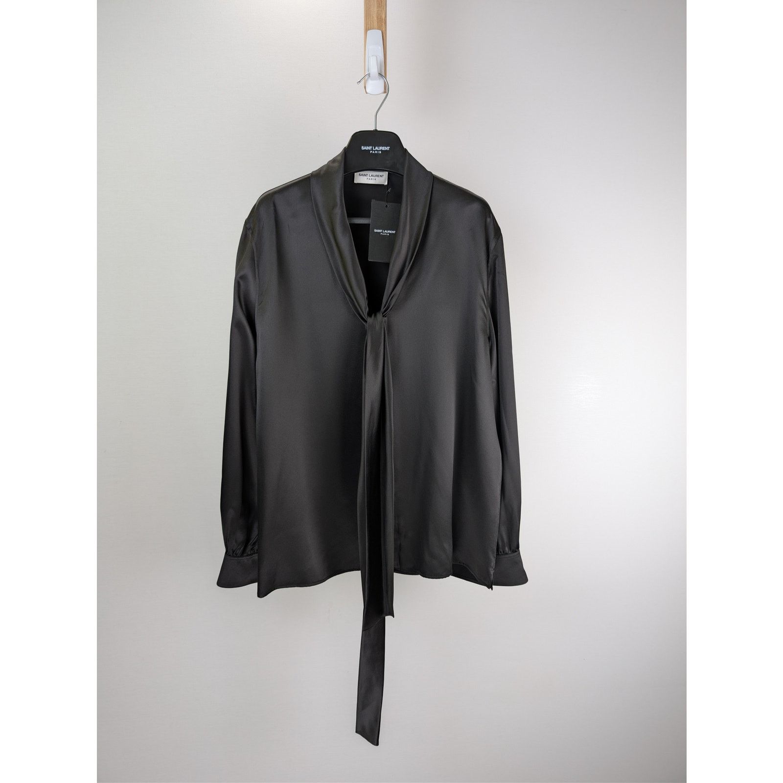 Saint Laurent Paris o1rshd1 silk shirt with a bow at the neck in Black Size US S / EU 44-46 / 1 - 1 Thumbnail
