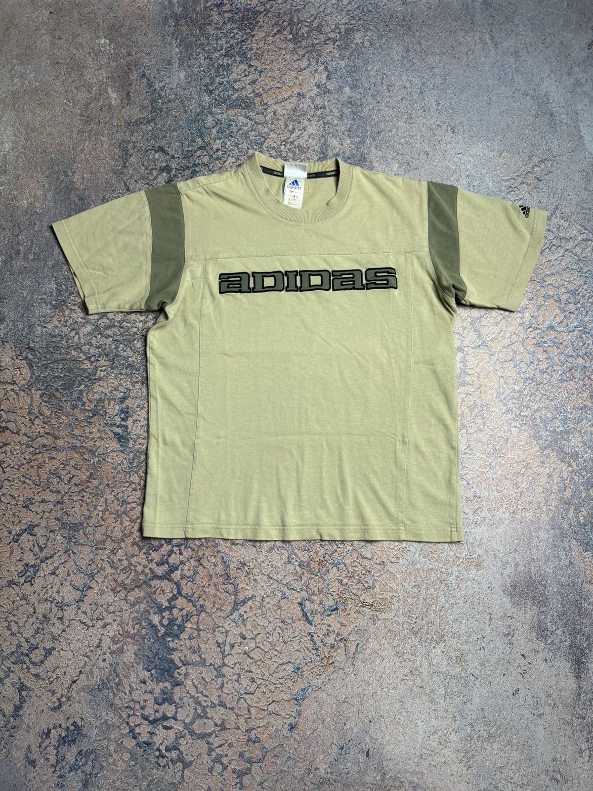Adidas Adidas big logo vintage t-shirt size s y2k Size US S / EU 44-46 / 1 - 1 Thumbnail
