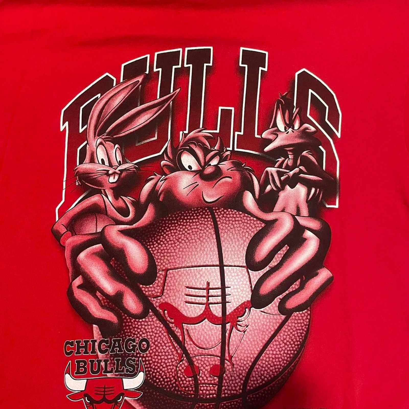 Vintage 1997 warner bros looney tunes Chicago Bulls tee Size US L / EU 52-54 / 3 - 1 Thumbnail