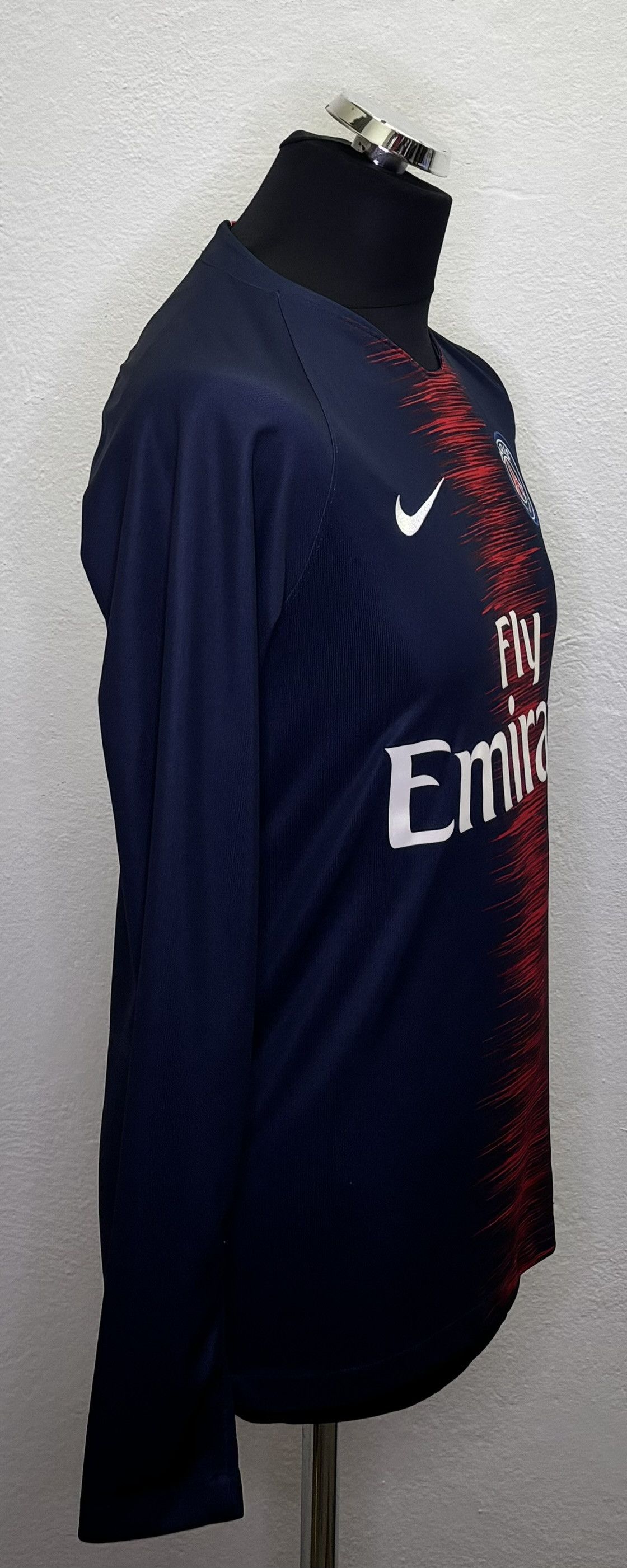 Nike Paris Saint Germain 2018/2019 Mbappe 29 Nike Football Jersey Size US S / EU 44-46 / 1 - 4 Thumbnail