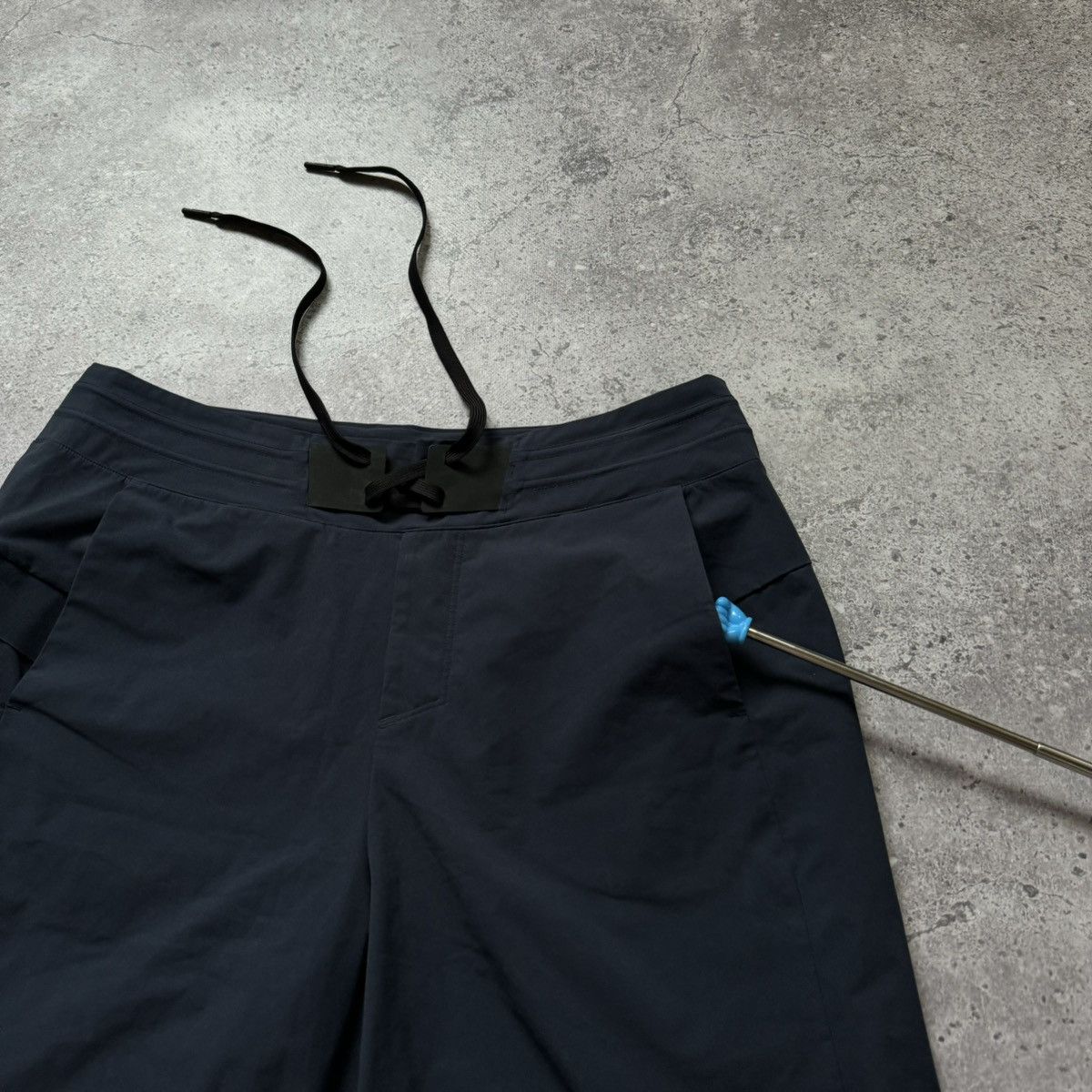 On On Cloud Hybrid Shorts Quick Dry Running Gear Solid Black Size US 30 / EU 46 - 5 Thumbnail