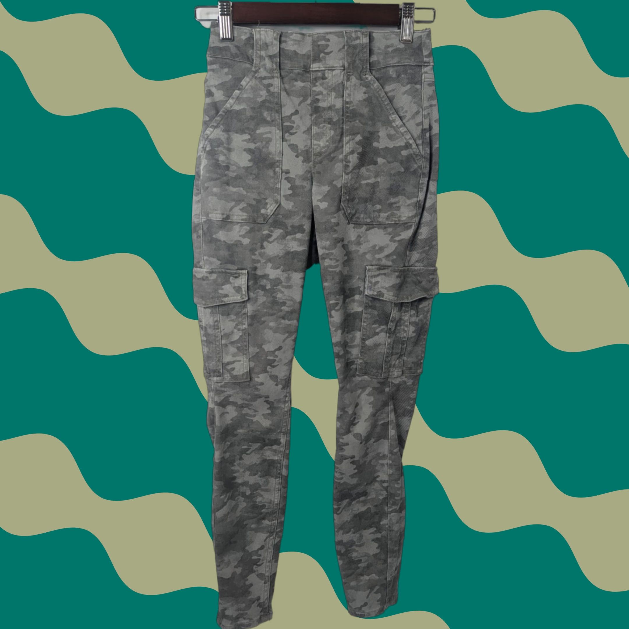 Spanx Spanx Stretch Twill Cargo Ankle Pants Gray Olive Camo Womens Small Petite 20311Q Slim Pockets Button Cargo Pants Size 28" / US 6 / IT 42 - 1 Thumbnail
