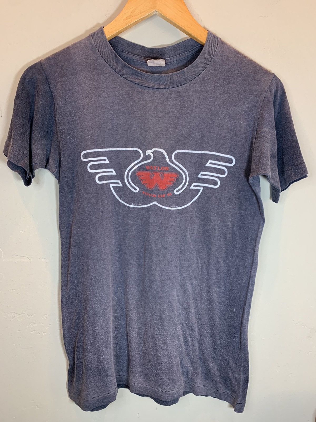 Band Tees × Vintage *RARE* Vintage 1981 Waylon Jennings Tour Single Stitch Shirt Size US S / EU 44-46 / 1 - 1 Thumbnail