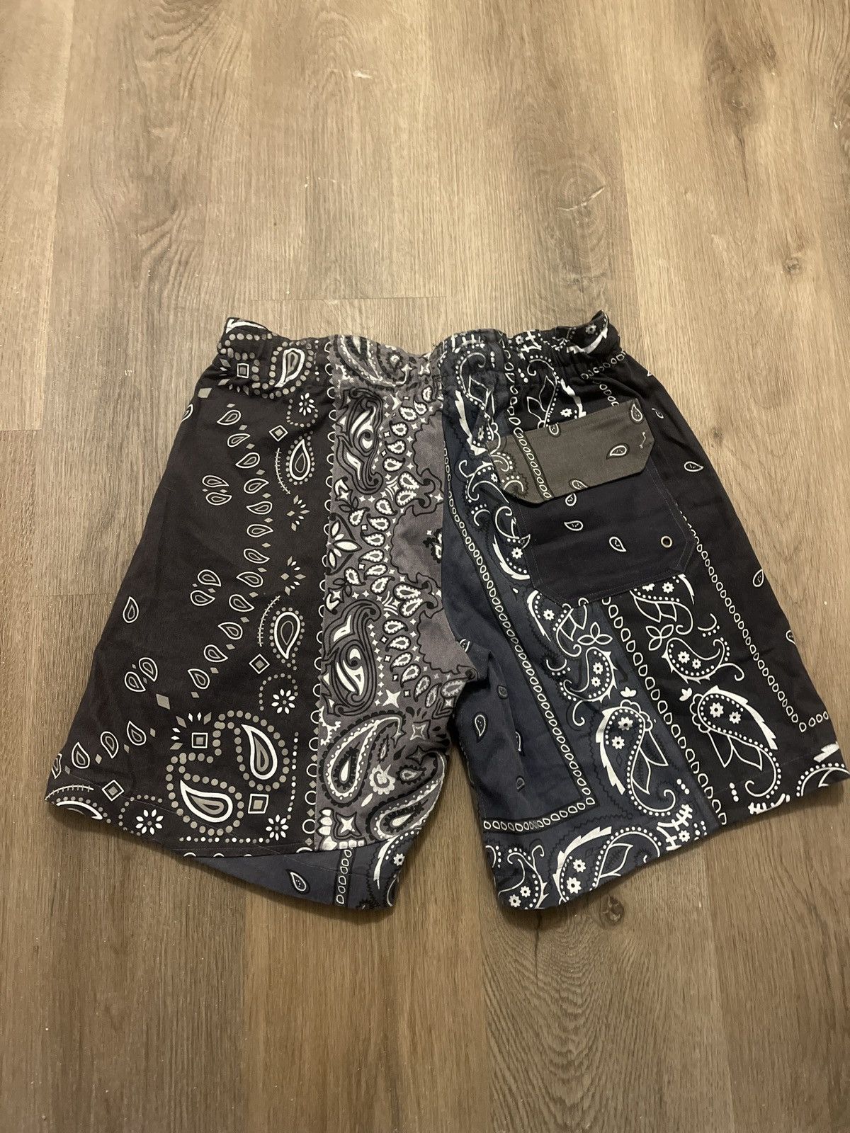 MNML Paisley Multicolored Shorts Size US 32 / EU 48 - 1 Thumbnail