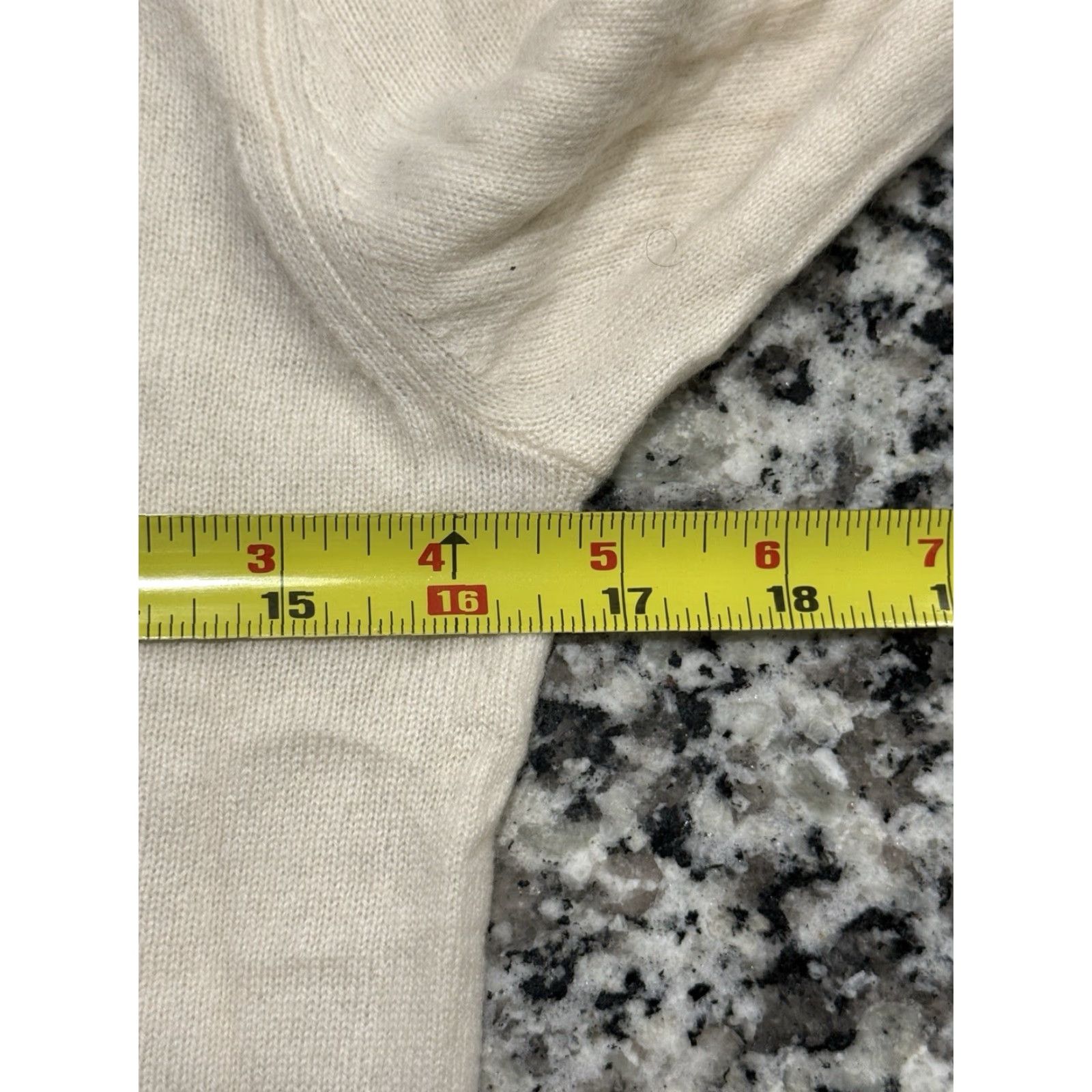 Uniqlo Uniqlo Jumper Cashmere Sweater XS Cream Long Sleeve V-Neck Size 26" / US 2 / IT 38 - 4 Thumbnail