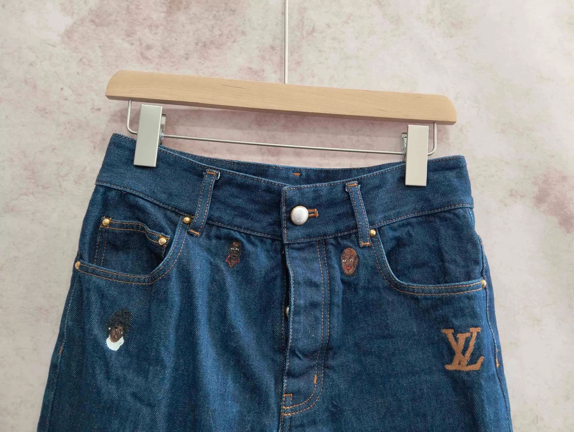 Louis Vuitton LV x Pharrell Williams Embroidered Logo Flare Jeans 27 Size 27" / US 4 / IT 40 - 6 Thumbnail