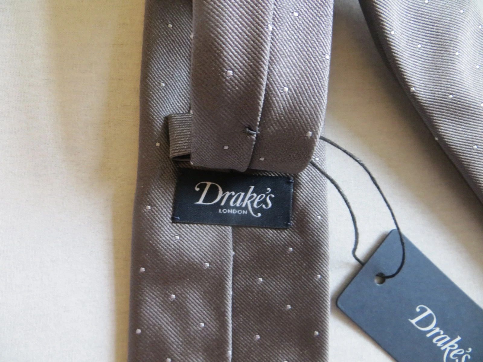 Drake's DRAKES GREY SPOTTED 100% SILK TIE Size ONE SIZE - 1 Thumbnail