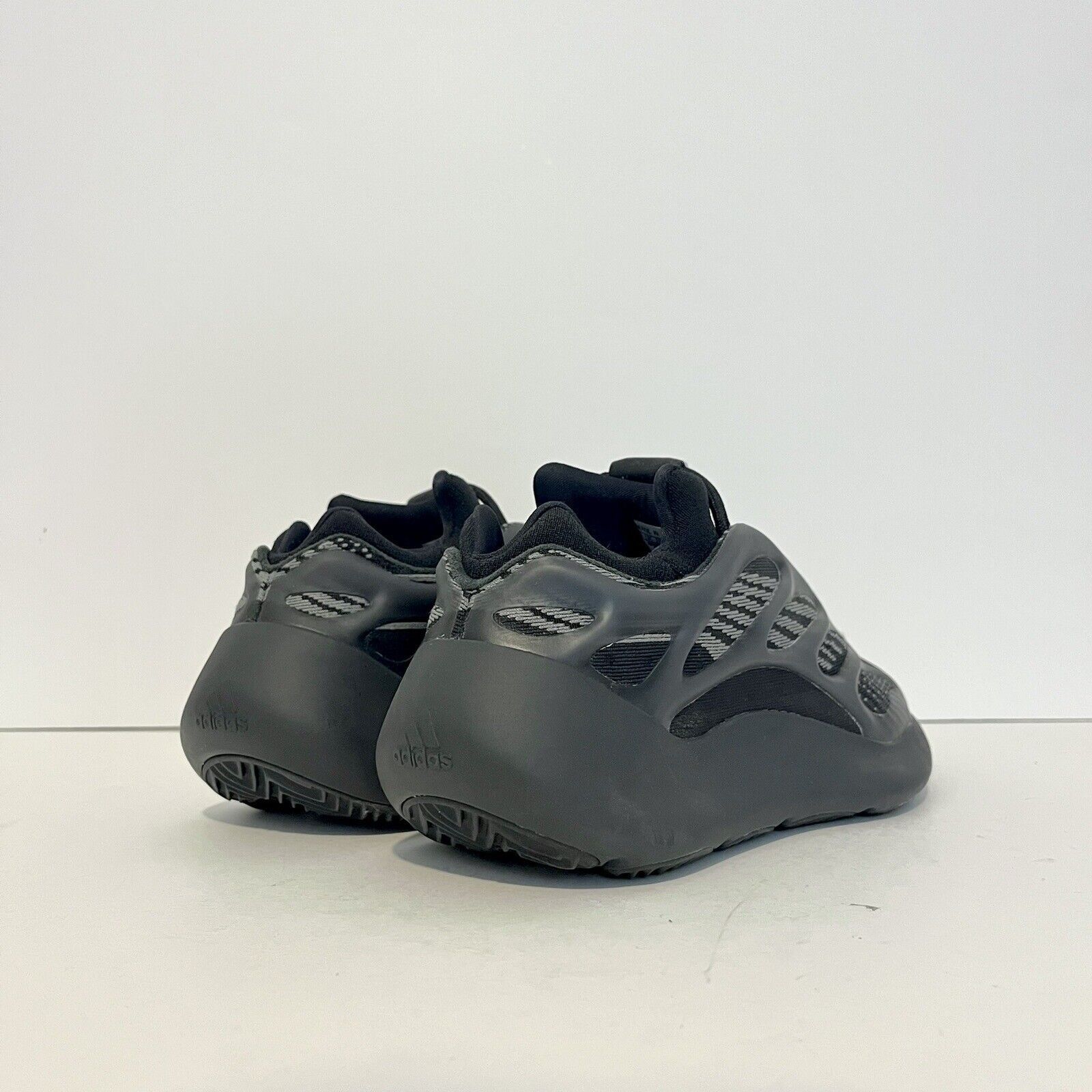 Adidas 2021 Adidas Yeezy 700 V3 Dark Glow GX6144 VNDS Sz 5 Boys 5Y Size US 6.5 / IT 36.5 - 5 Thumbnail