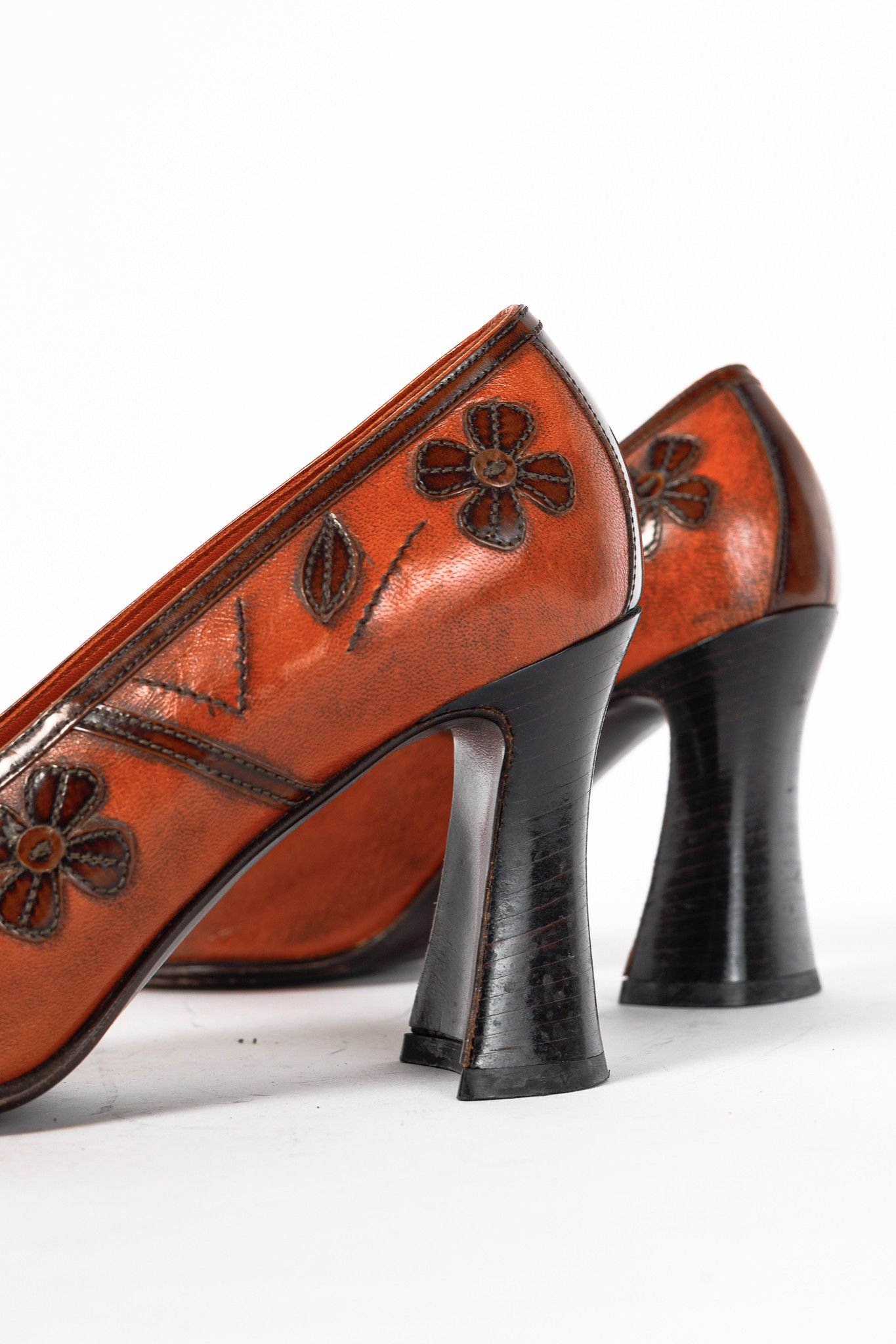 Prada Prada AW/96 Orange Leather Floral-Applique Pumps Size US 7.5 / IT 37.5 - 7 Thumbnail