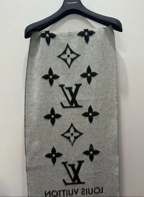 Louis Vuitton Louis Vuitton Black White Cashmere Scarf. Size ONE SIZE - 2 Thumbnail