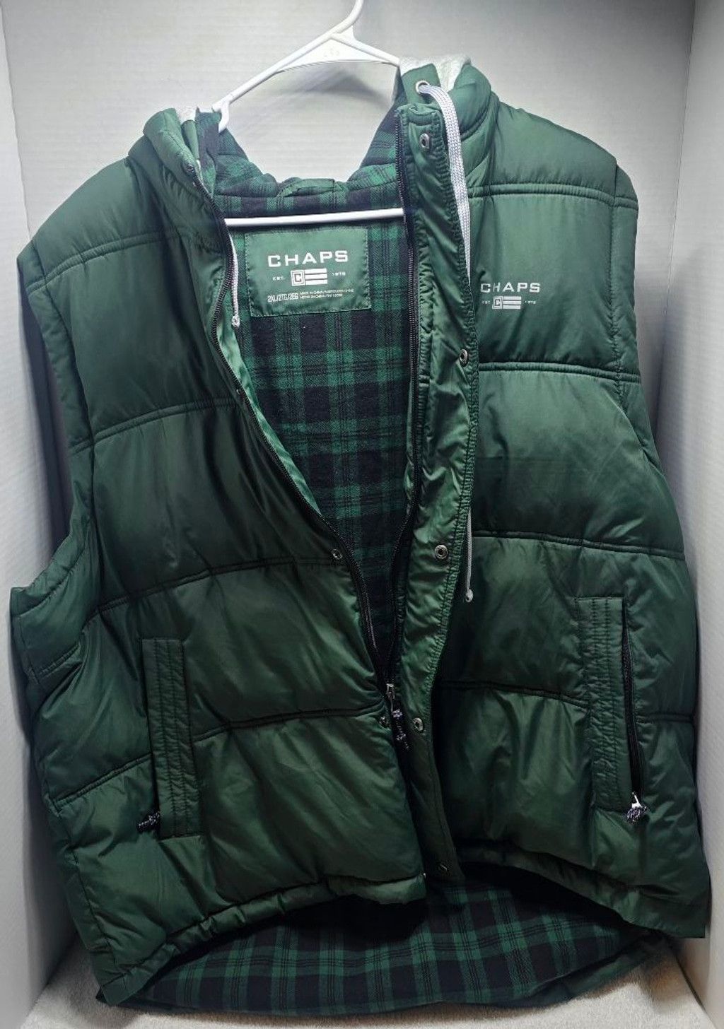 Chaps Men's CHAPS Green Plaid Puffer Vest with Hood XXL Size US XXL / EU 58 / 5 - 1 Thumbnail