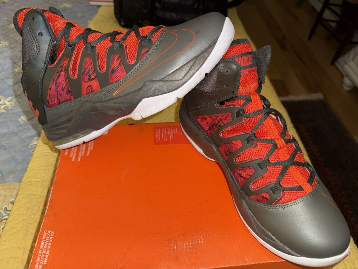 Nike Nike Air Max Stutter Step Grey/Orange size 9 VNDS! Size US 9 / EU 42 - 1 Thumbnail