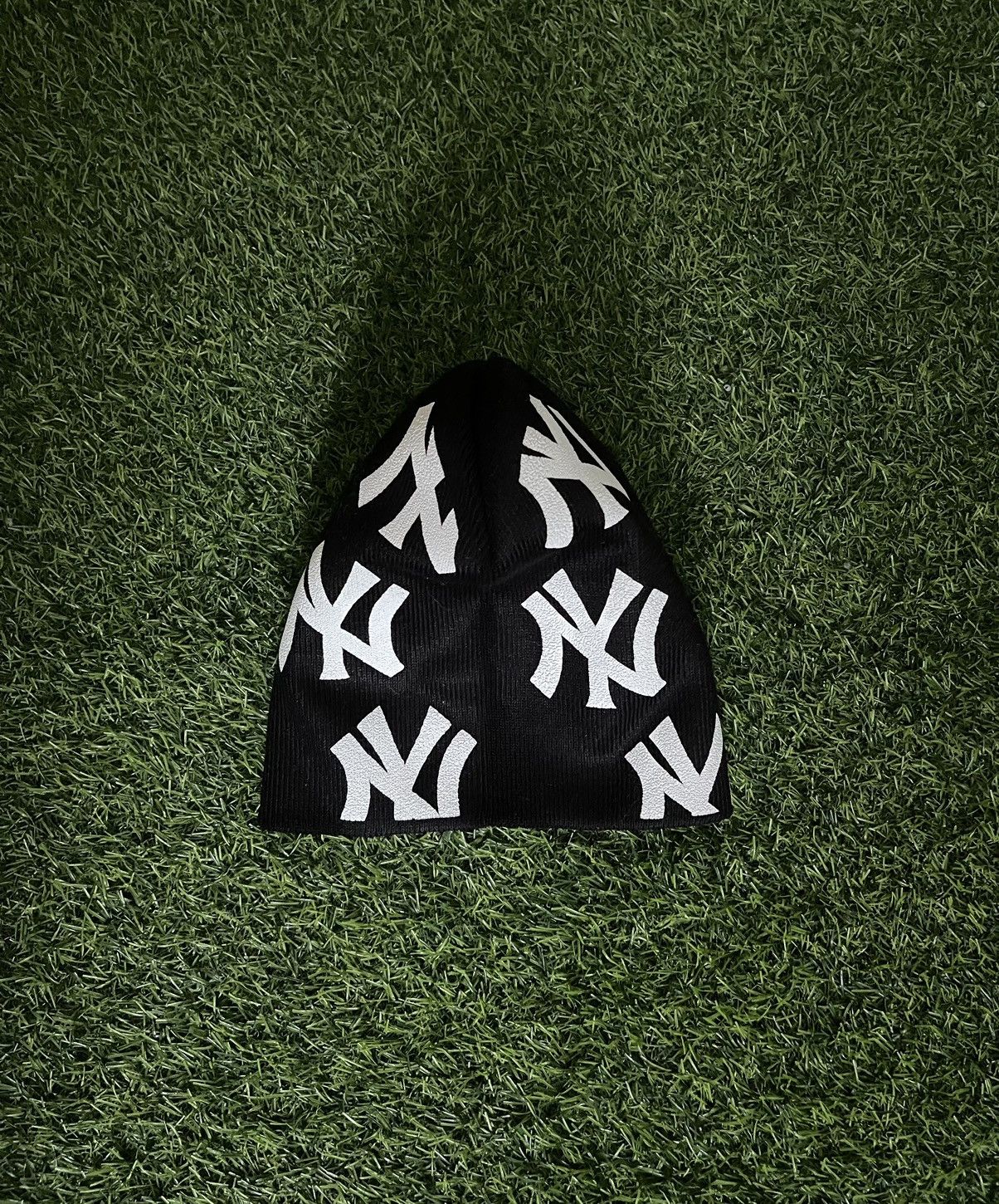 Vintage NY ALL OVER PRINT SKULLY Size ONE SIZE - 1 Thumbnail