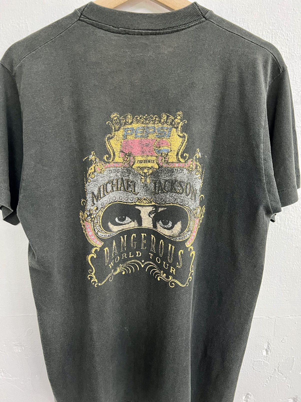 Vintage Vintage 90s Michael Jackson Dangerous World Tour Tee Size US M / EU 48-50 / 2 - 11 Thumbnail