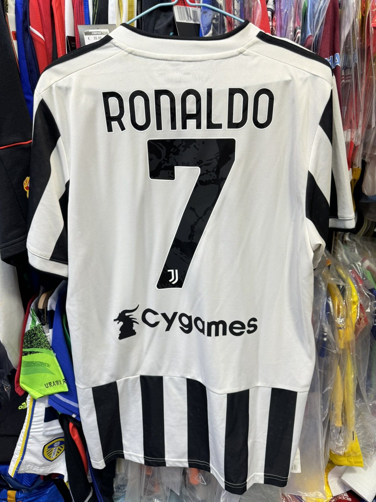 Adidas Juventus 21/22 home shirt #7 Ronaldo Size US L / EU 52-54 / 3 - 2 Thumbnail