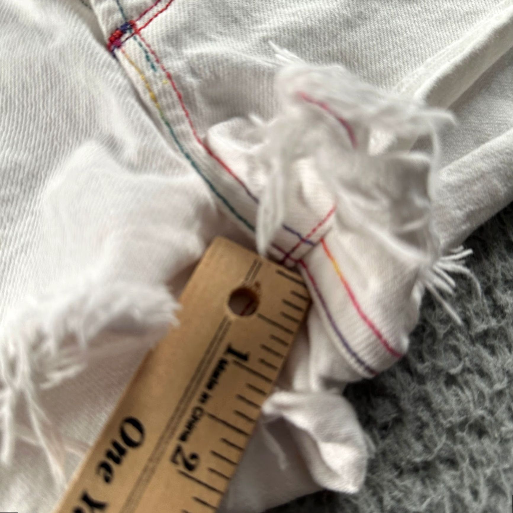 Agolde VINTAGE AGOLDE Cutoff Shorts Womens 26 White Rainbow Stitch Distressed Button Fly USA Size 26" / US 2 / IT 38 - 6 Thumbnail