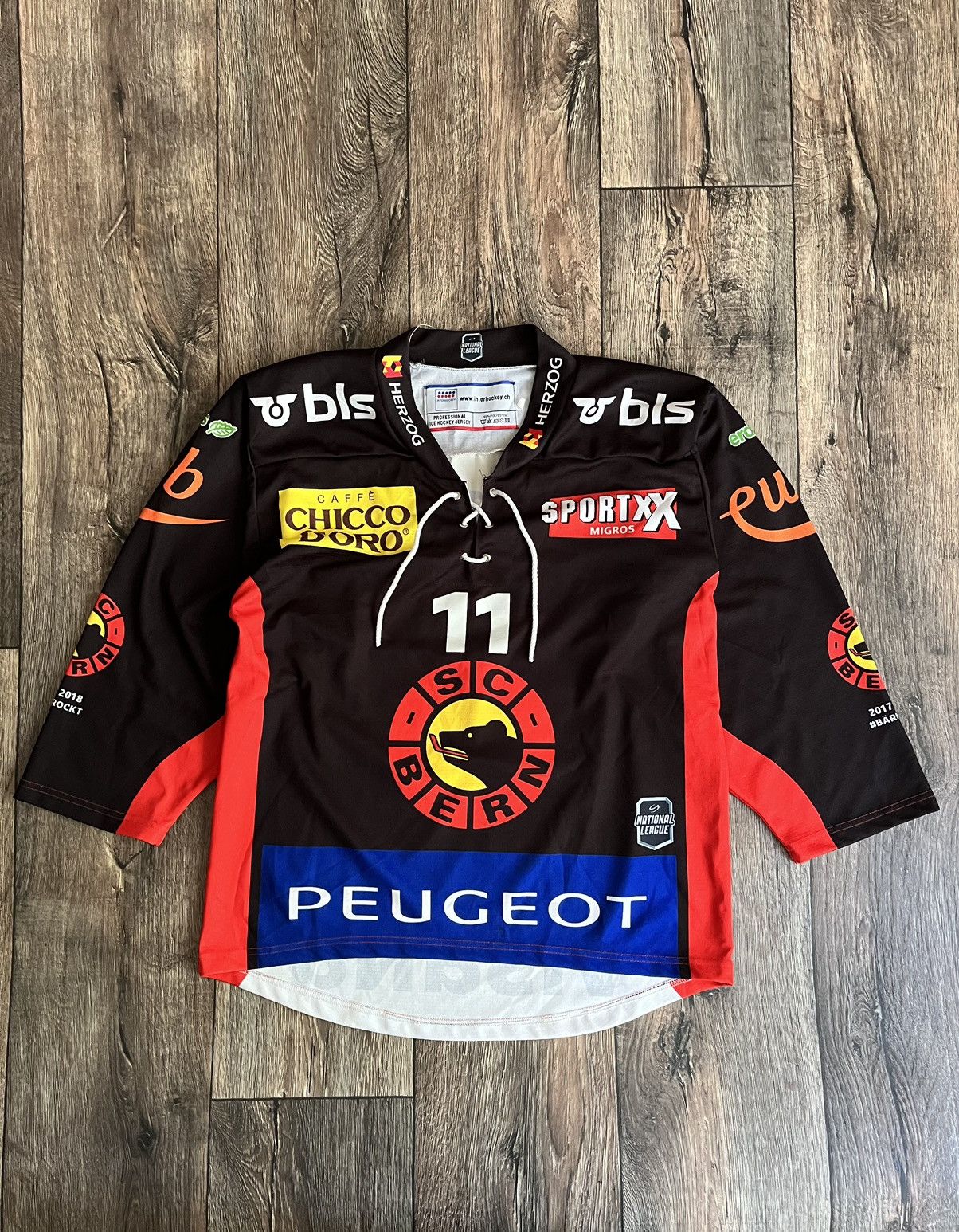 Other Sc Bern Switzerland #11 Berger Hockey Vintage Jersey Size US S / EU 44-46 / 1 - 1 Thumbnail