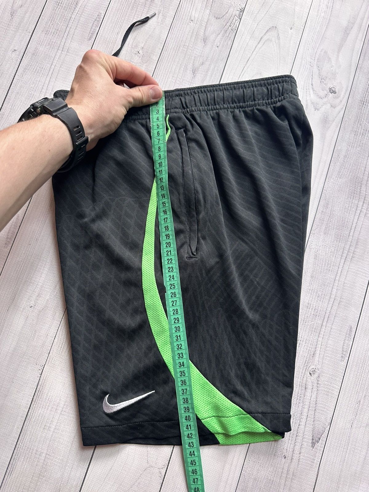 Nike Nike Liverpool soccer shorts logo green line size Xs/S Size US 29 - 8 Thumbnail