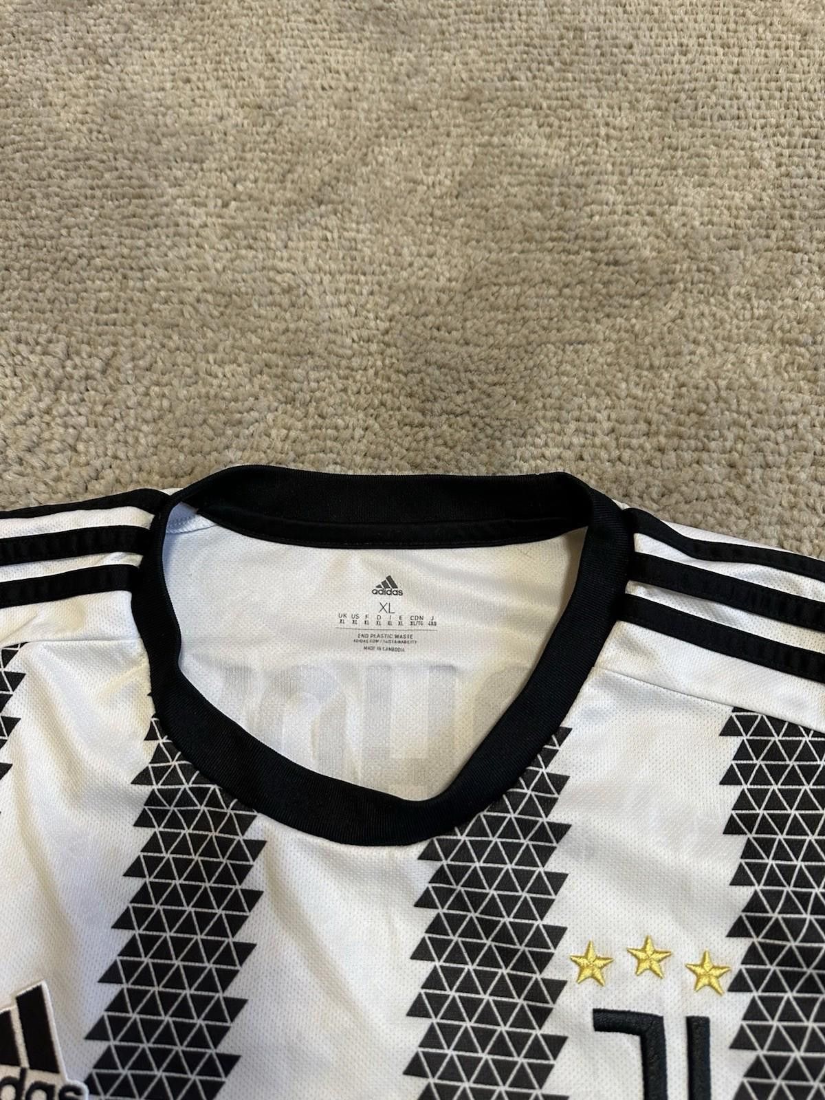 Adidas VLAHOVIC #9 JUVENTUS 2022/23 FOOTBALL SHIRT SOCCER JERSEY Size US XL / EU 56 / 4 - 5 Thumbnail