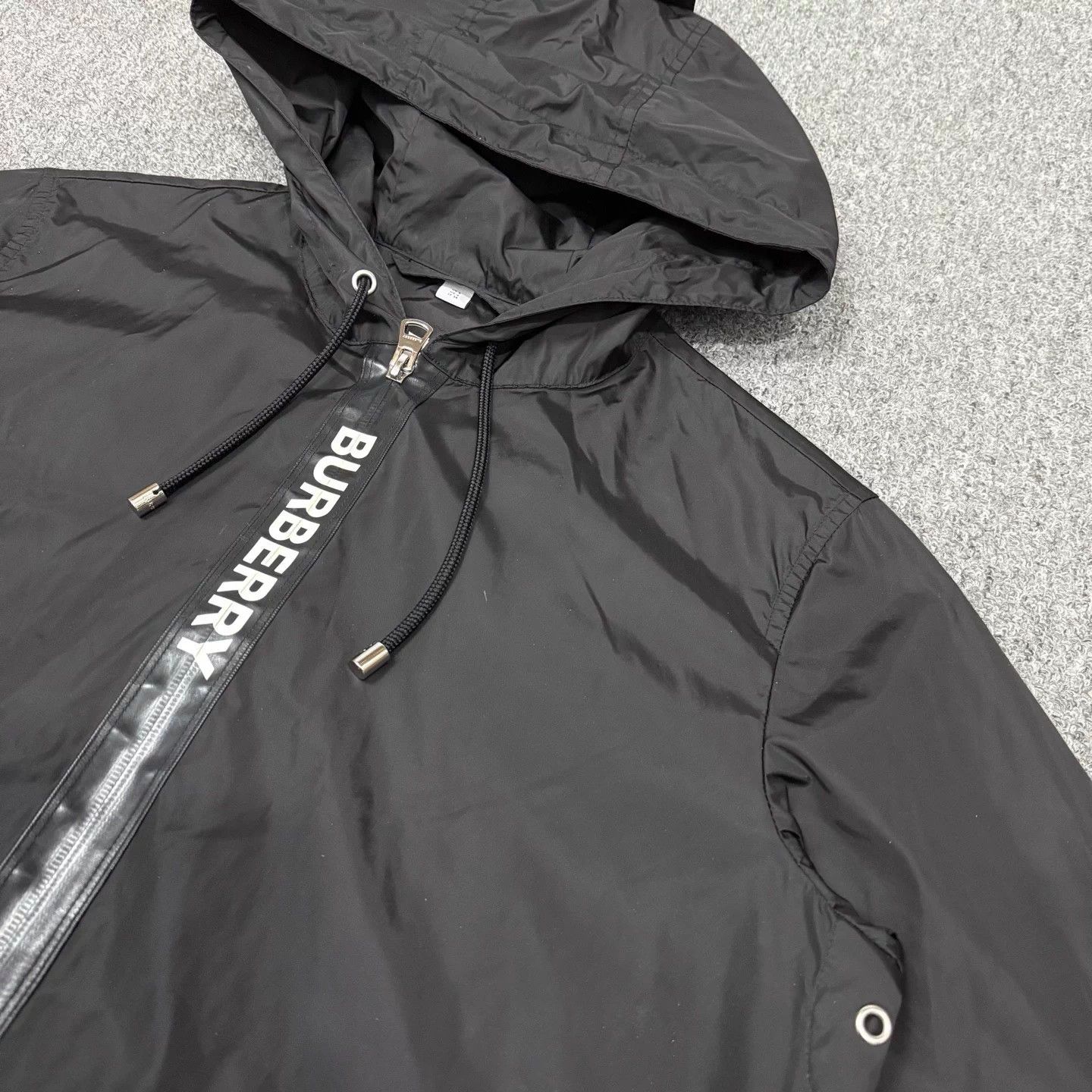 Burberry Burberry black hooded jacket UK6 99 new Size XS / US 0-2 / IT 36-38 - 3 Thumbnail
