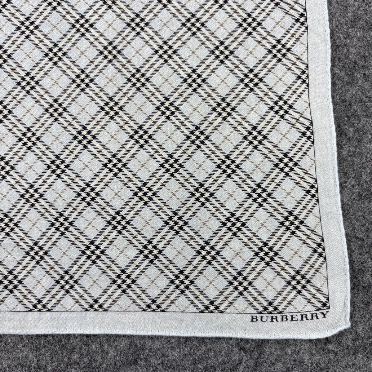 Burberry × Vintage Handkerchief # E005 # Bandana # Neckerchief Size ONE SIZE - 2 Thumbnail