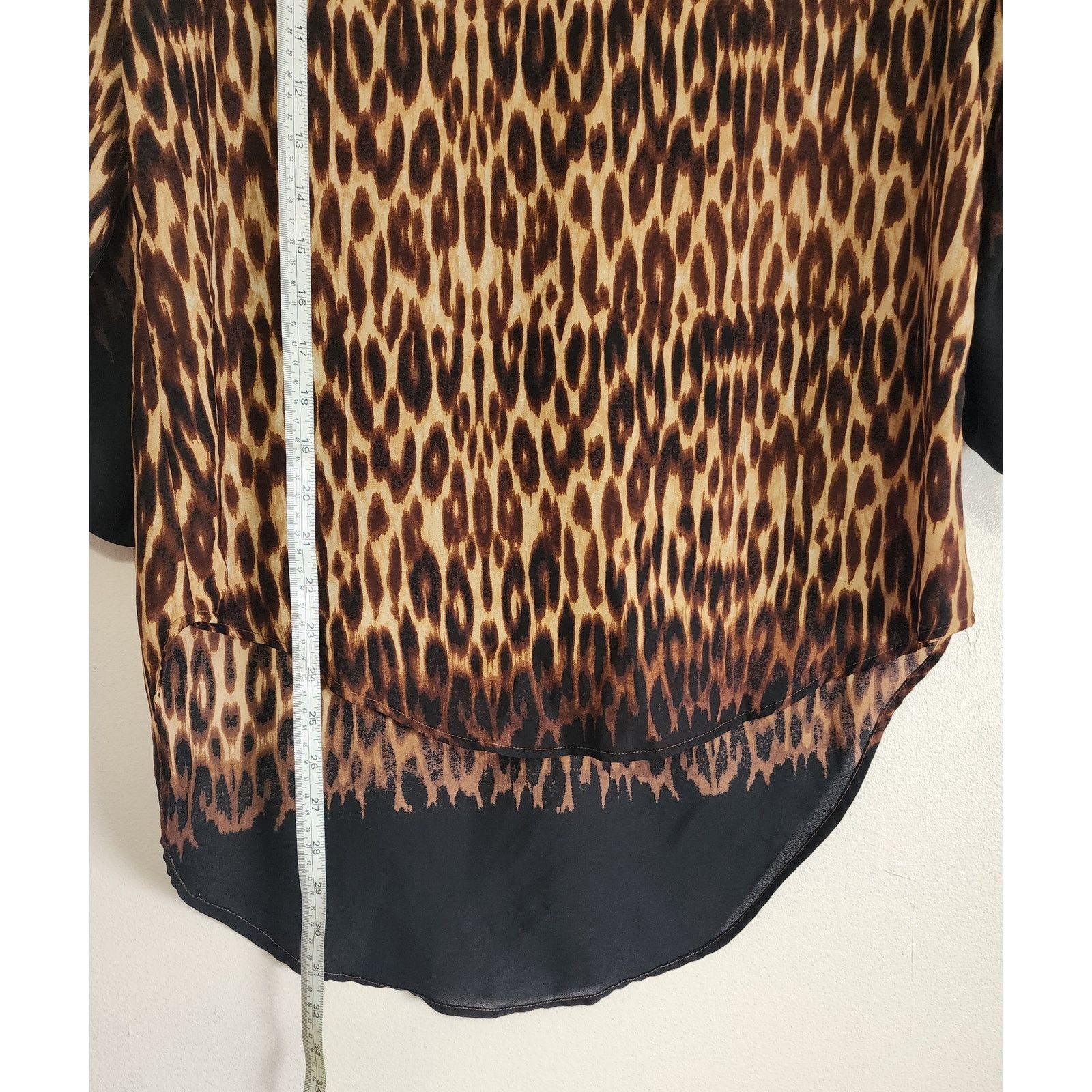 Other Cato Est. 1946 Leopard Print V-Neck Blouse Roll Tab Sleeves Size M / US 6-8 / IT 42-44 - 4 Thumbnail