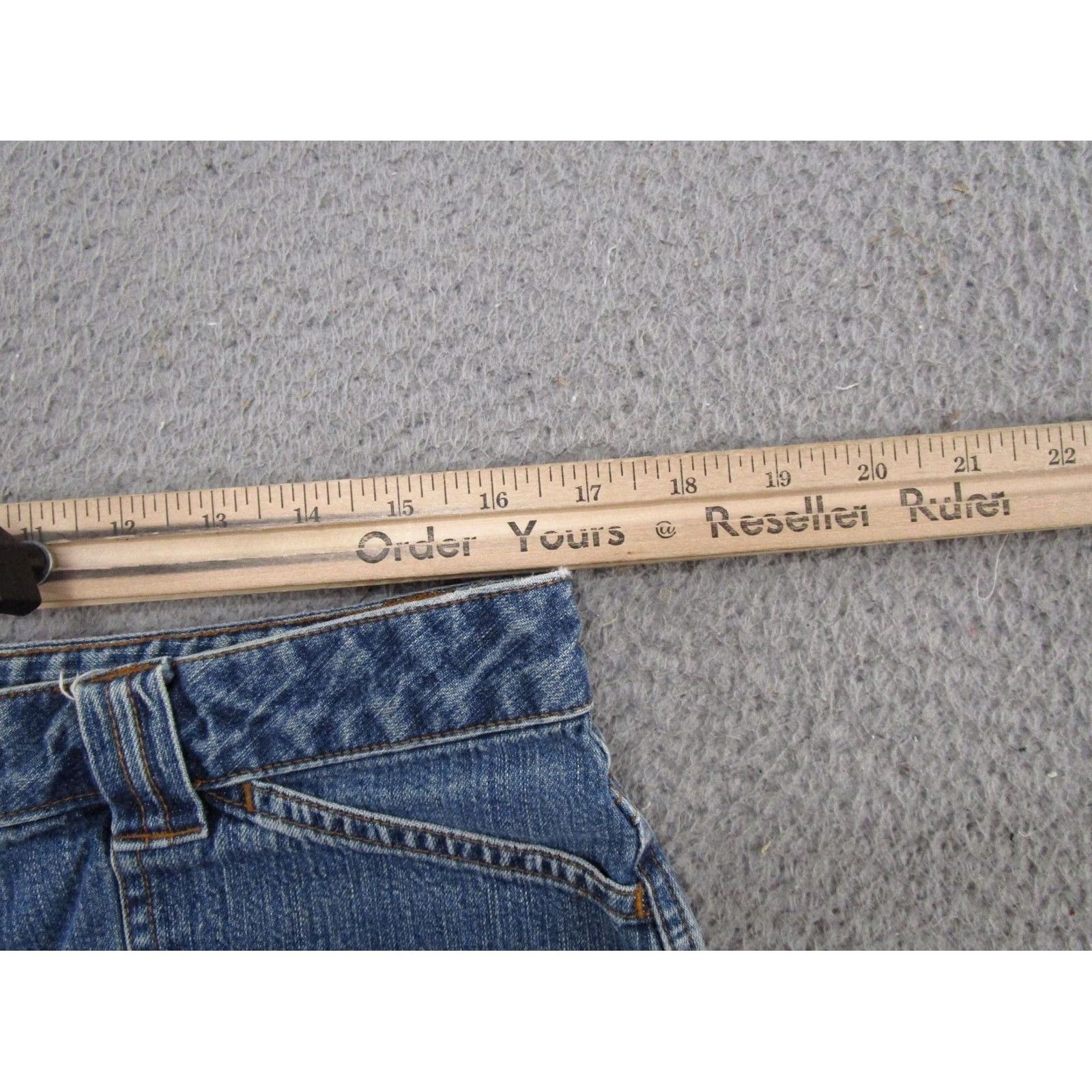 Old Navy Vintage Old Navy High Rise Mom Jeans Shorts Size 10 5-Pocket Denim Blue Women Regular (Adult) Womens Size 32" / US 10 / IT 46 - 4 Thumbnail