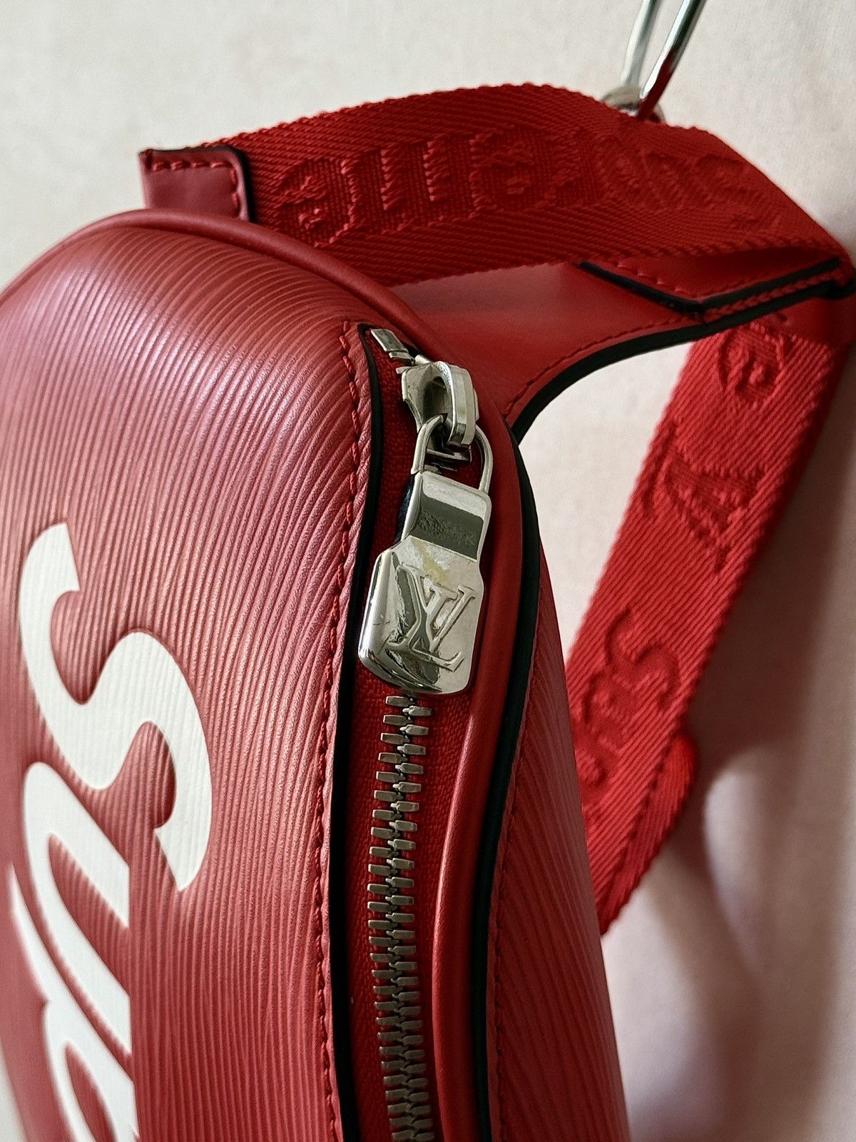 Louis Vuitton × Supreme Louis Vuitton - Supreme - AW17 - Epi Red Bum Bag Size ONE SIZE - 8 Thumbnail